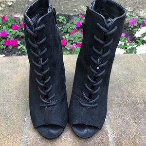 Steve Madden / Peep Toe Lace Up Bootie